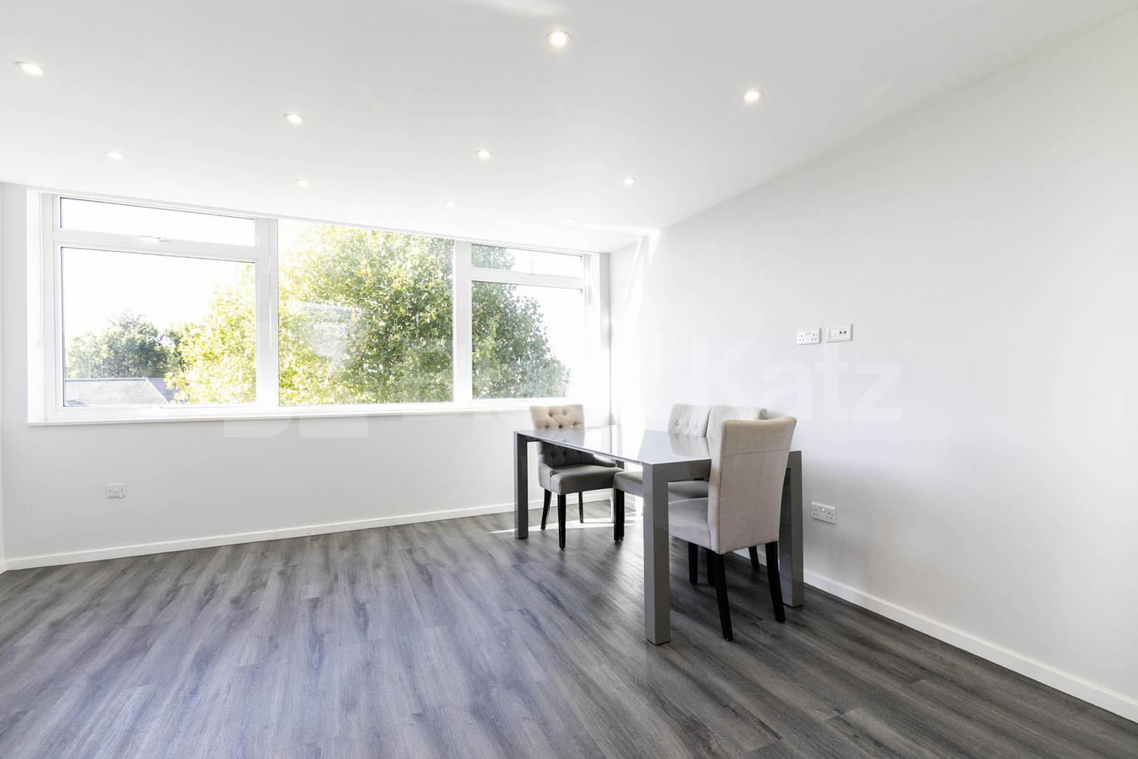 Modern Apartment The Oaks, Queens Park